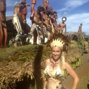 Festival TAPATI- vrcholí alegorickým průvodem -hledá se Královna ostrova-mohou se přihlásit i turistky