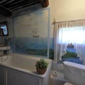Malovaná koupelna - nástěnná freska od  majitelky