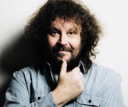 Roman Holý jako Strážce klidu na svém druhém sólovém albu. 