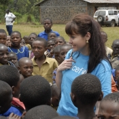 Ve škole na rwandsko-ugandském pomezí je 1200 dětí a žádný zdroj pitné vody, natož záchody! Foto: David Cysař